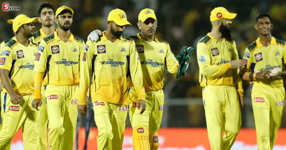 చెన్నై సూపర్ కింగ్స్ ఫ్యాన్స్ కి బ్యాడ్ న్యూస్.. మరో బౌలర్ దూరం!