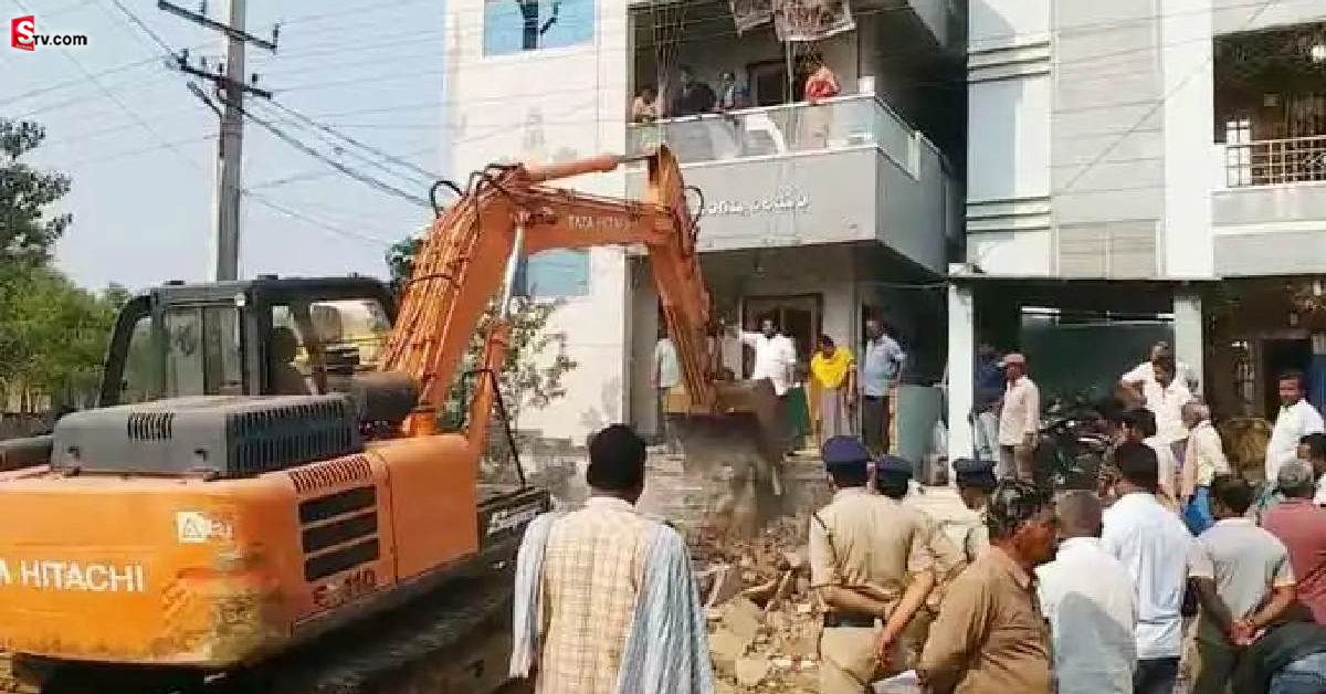 ఇప్పటంలో మళ్లీ మొదలైన కూల్చివేతలు.. తీవ్ర ఉద్రిక్తత!