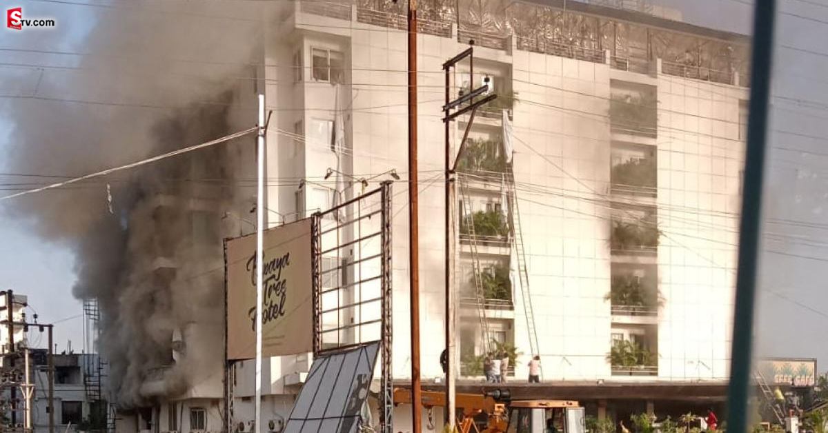 వీడియో: హోటల్ లో భారీ అగ్నిప్రమాదం.. ఎగసిపడుతున్న మంటలు