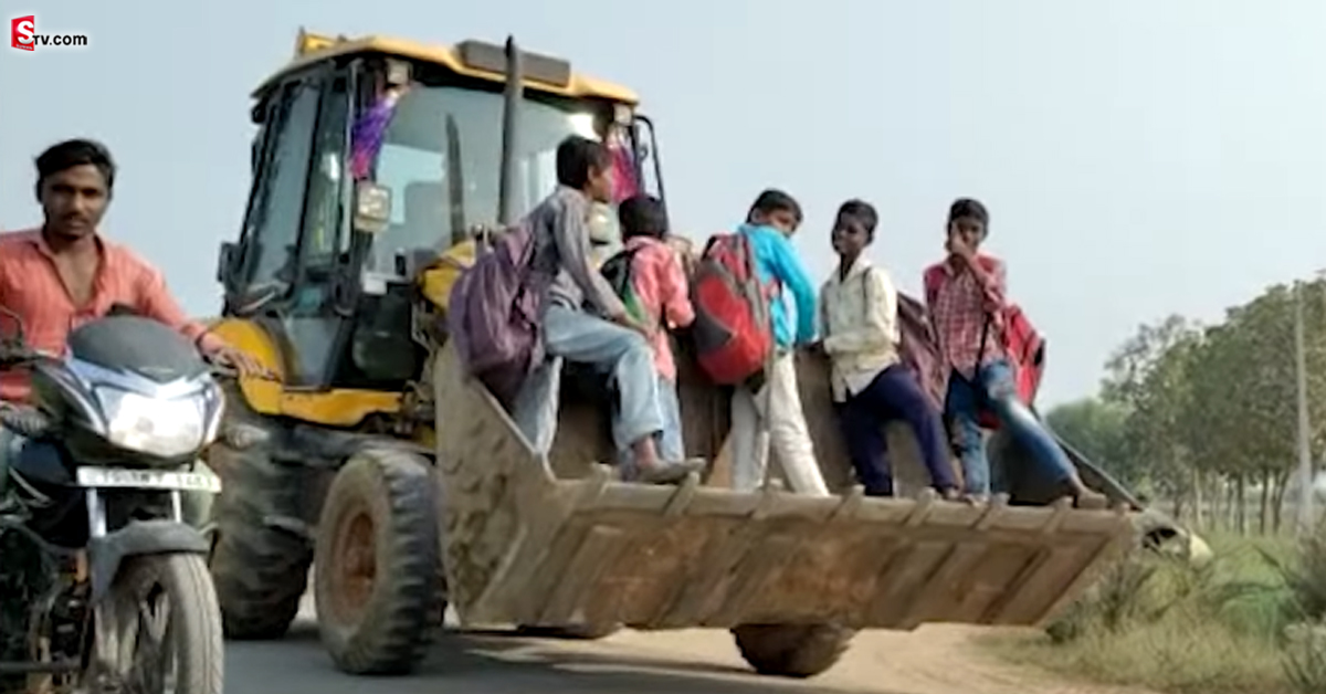 స్టూడెంట్స్​కు స్కూల్ బస్​గా మారిన జేసీబీ.. ఎక్కడంటే!
