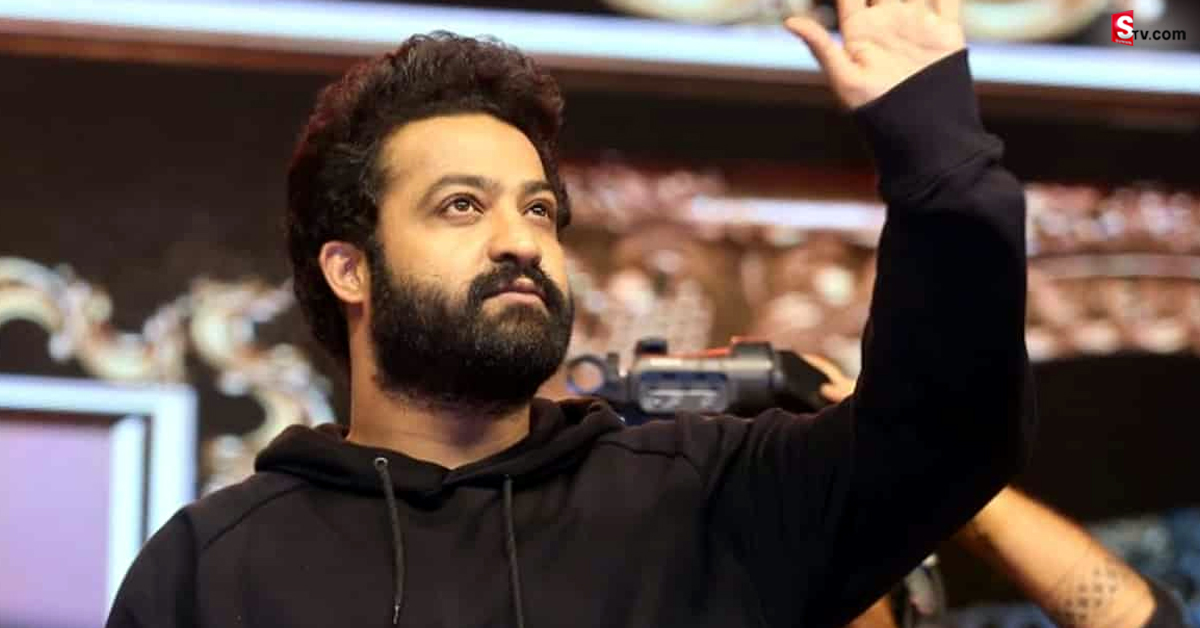 ఎన్టీఆర్ తో బాలీవుడ్ ప్రొడ్యూసర్ సినిమా.. అప్పుడే క్యూ కట్టేశారా?