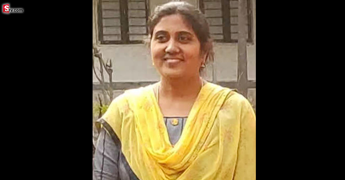 బ్రేకింగ్: స్కూటీని పార్క్ చేస్తుండగా ఢీ కొన్న లారీ.. టీచర్ మృతి..