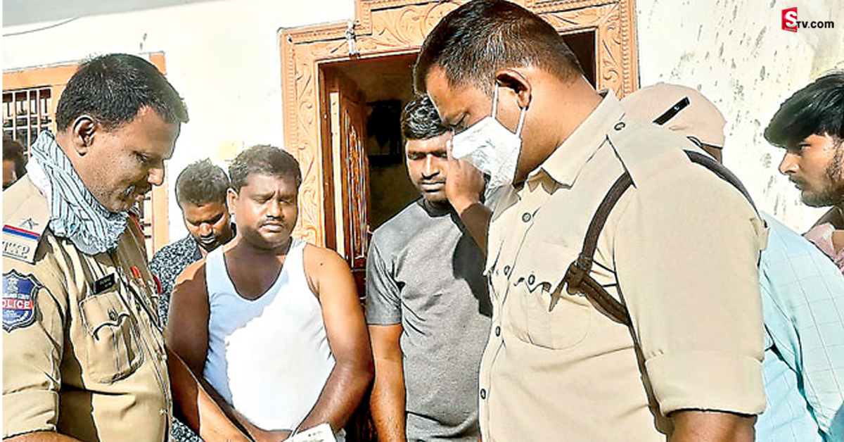 రాక్షసుడిలా మారిన కొడుకు.. కన్నతల్లి అని కూడా చూడకుండా!
