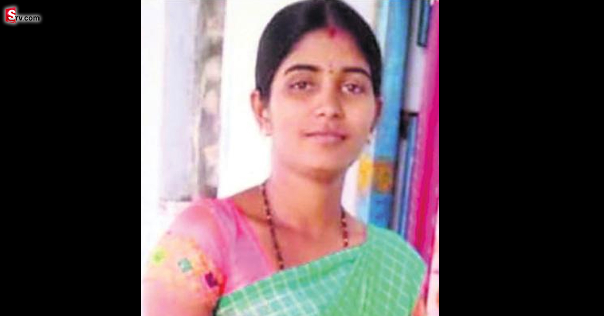 భర్త విదేశాలకు వెళ్లగానే .. నాగ సిందూరి ఏం చేసిందంటే..?