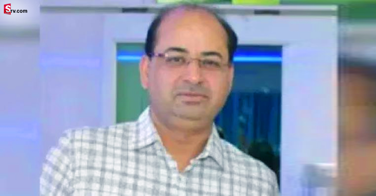 గదిలో ఒంటరిగా డాక్టర్.. అనుమానంతో గది తలుపు తెరిచి చూడగా!