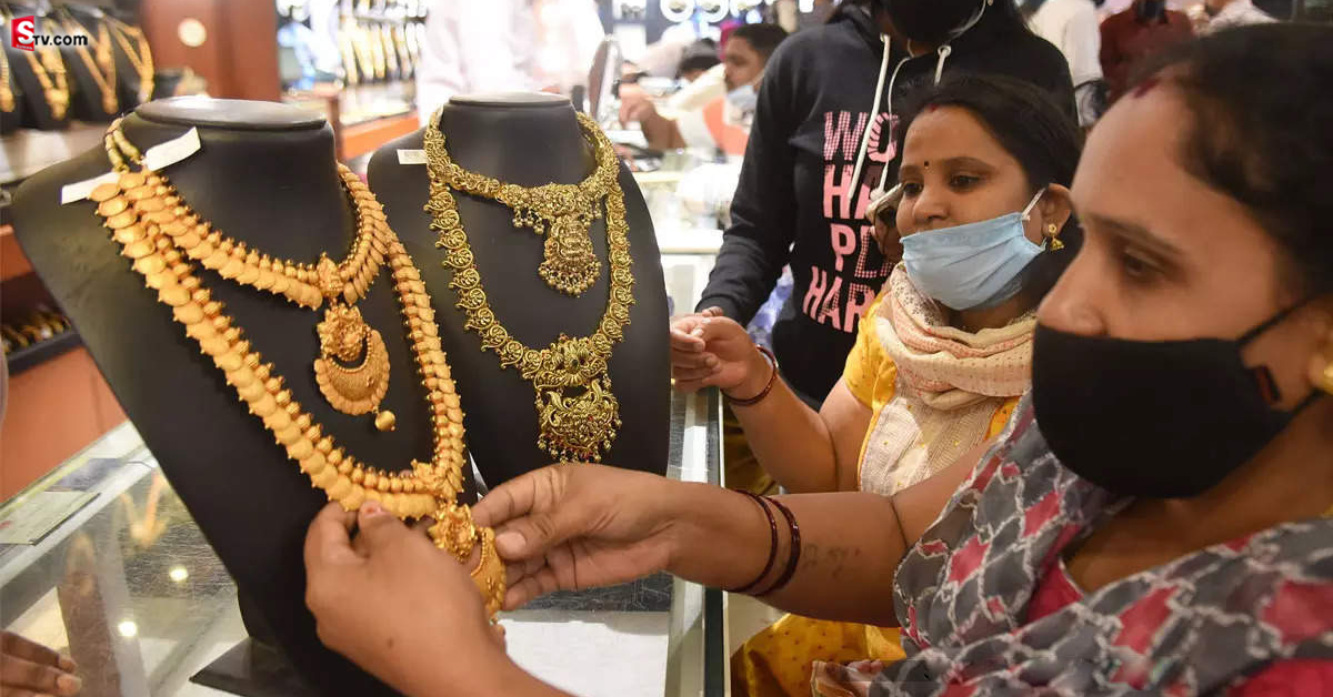 Today Gold Rates: పసిడి ప్రియులకు గుడ్ న్యూస్.. దిగొచ్చిన బంగారం.. నేటి ధరలు ఇవే..