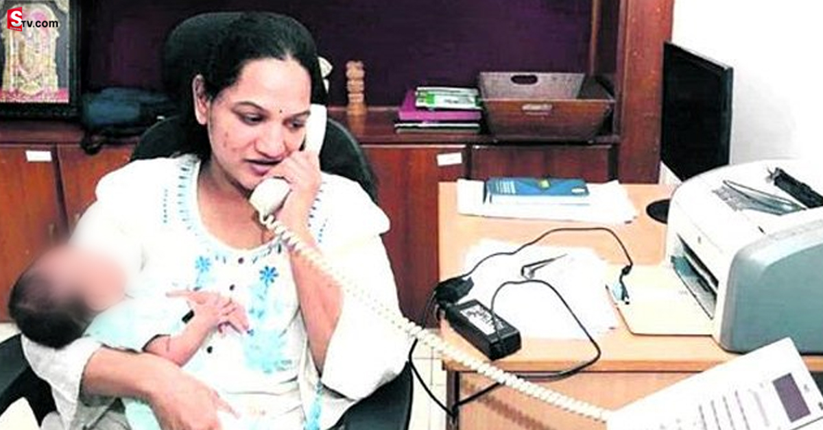 డెలివరీ అయిన 22 రోజుల్లోనే విధుల్లో చేరిన మహిళా కలెక్టర్!