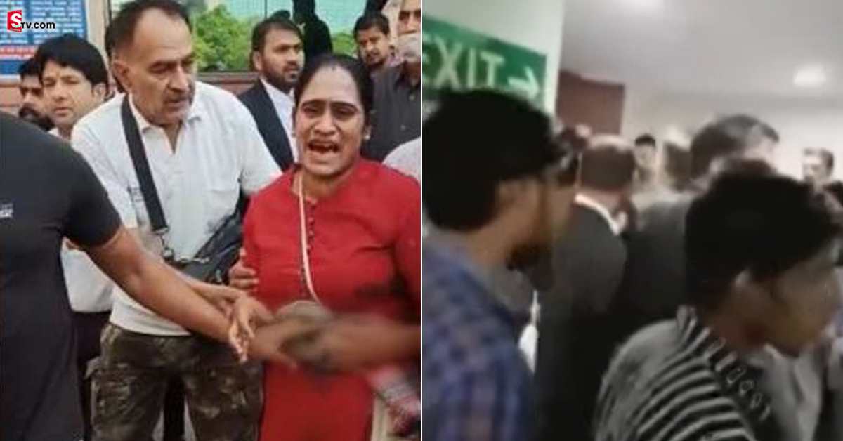 ఢిల్లీ కోర్టులో కాల్పుల కలకలం.. మహిళే లక్ష్యంగా