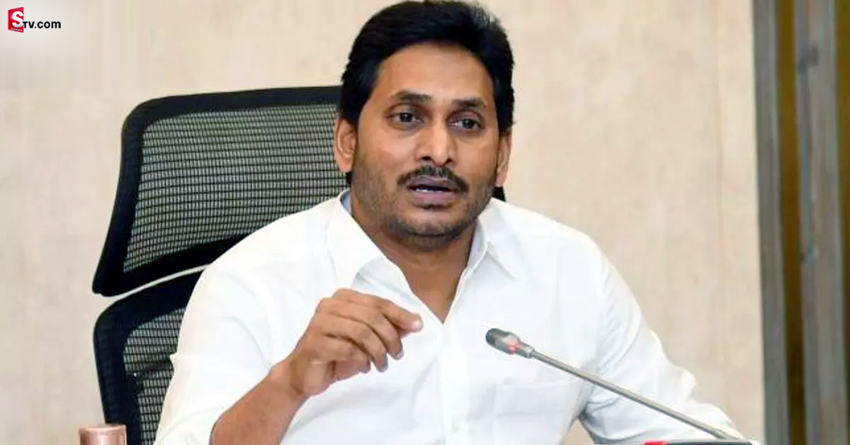 YS Jagan: విద్యార్థులకు శుభవార్త.. స్కూళ్లు తెరిచిన రోజే..!