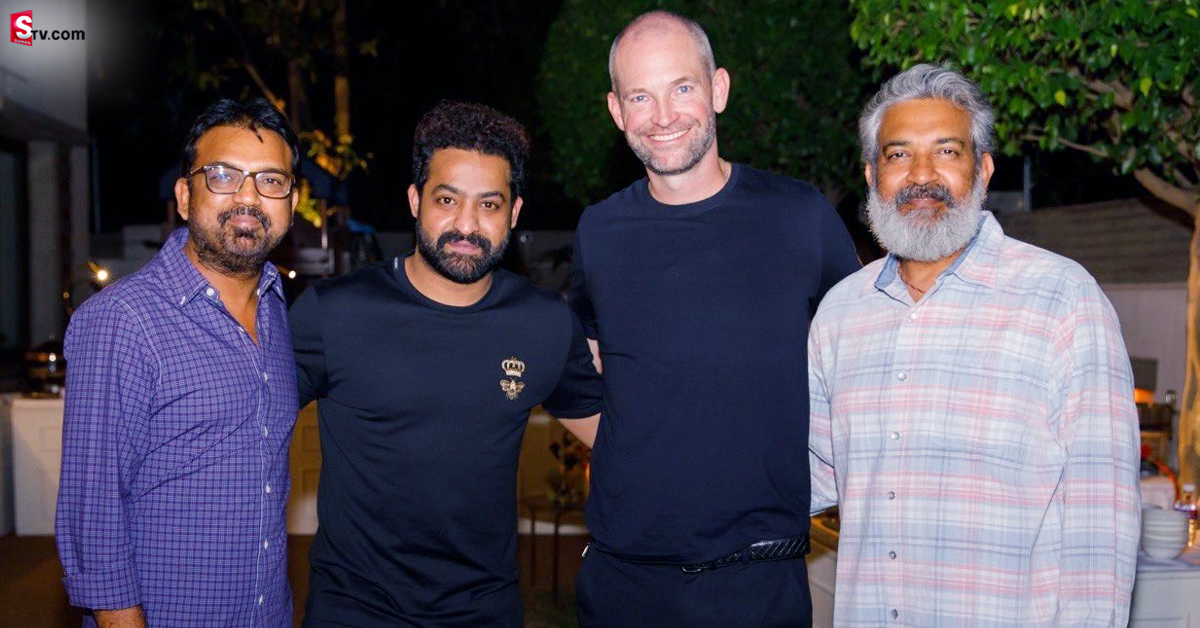 Jr.NTR: గ్రాండ్ పార్టీ ఇచ్చిన ఎన్టీఆర్.. ఆయన రావడం మాత్రం ఇంట్రెస్టింగ్!?