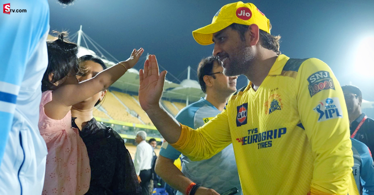 MS Dhoni: చిన్న పిల్లాడిలా మారిన ధోని ! లక్నో ఆటగాడి కూతురితో హై ఫైవ్..