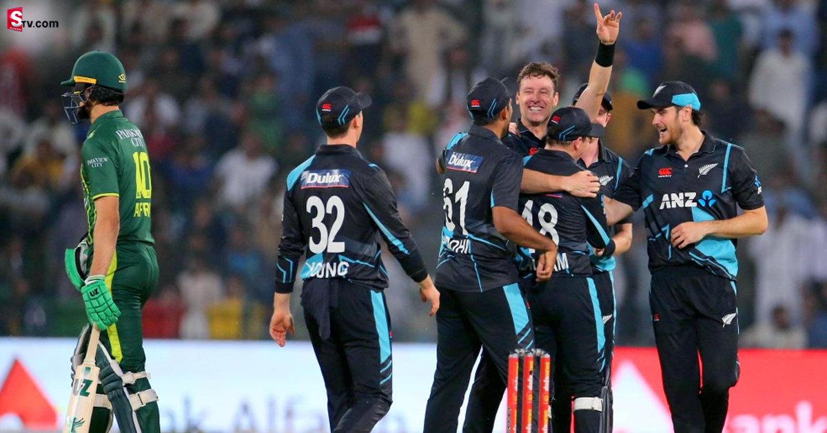 Matt Henry: పాక్ పై హెన్రీ హ్యాట్రిక్ ! ఇలా పాక్ ప్లేయర్స్ మాత్రమే ఔటవ్వగలరు
