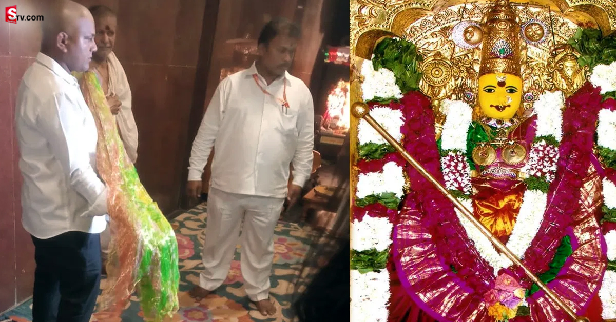 విజయవాడ దుర్గమ్మకు బంగారు చీర సమర్పించిన భక్తుడు..!