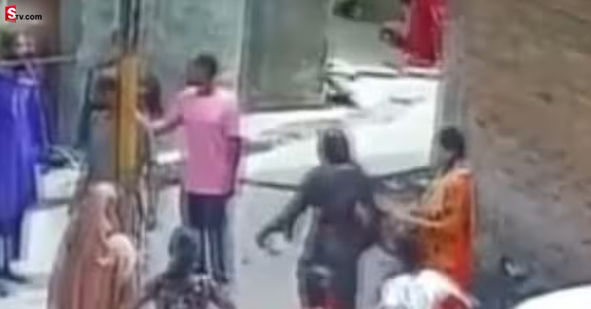 భార్యను కాల్వలో ముంచి కొట్టిన షాడిస్ట్ భర్త.. ఎందుకో తెలుసా..?