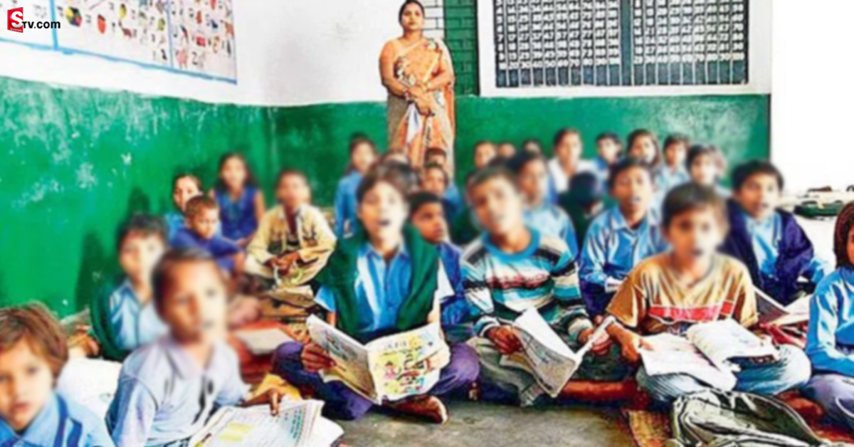 906 బడుల్లో ఒకే టీచర్.. మాస్టారు అవతారం ఎత్తుతున్న వంటమనిషి.. ఎక్కడంటే?