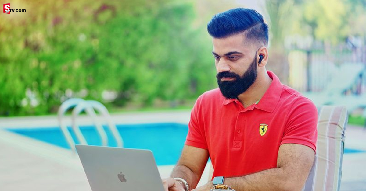 సాధారణ డిగ్రీ చేసి కోట్లు సంపాదిస్తున్న యువకుడు!