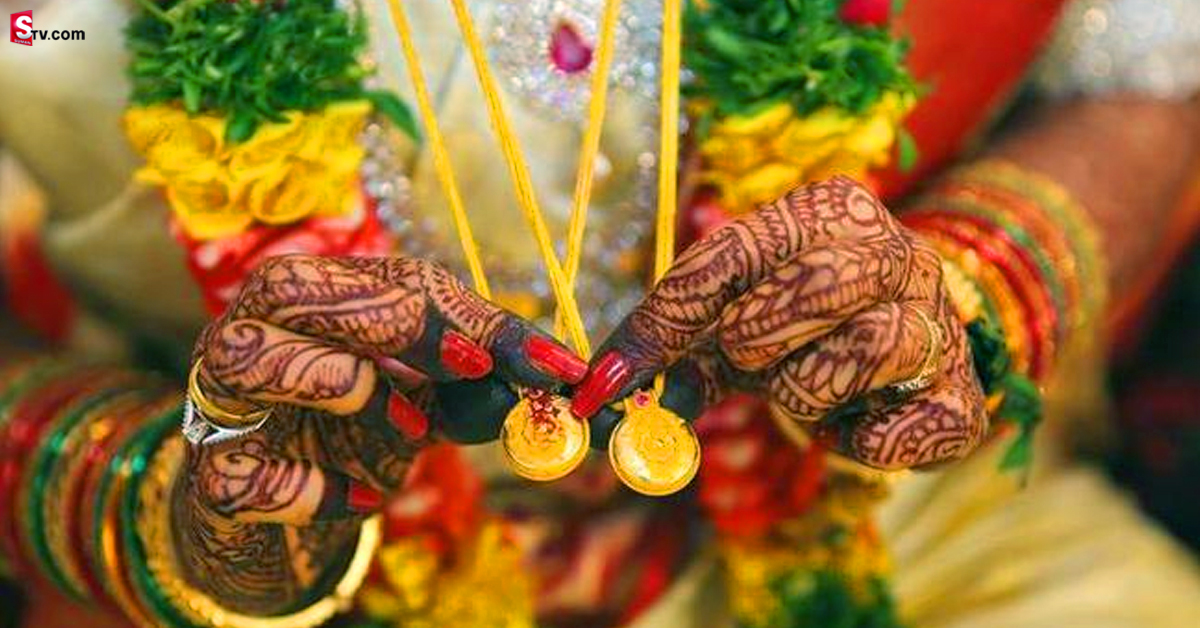 లేచిపోయి పెళ్లి.. పోలీసుల ముందే ప్రియుడికి షాకిచ్చిన ప్రియురాలు!