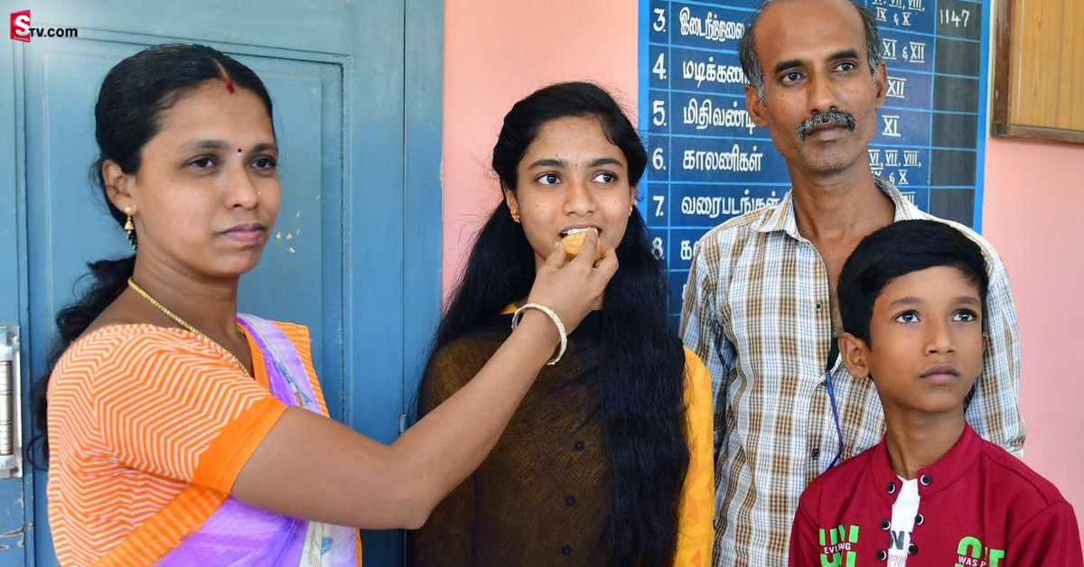 నిరుపేద కూలీ కూతురు అద్భుతం.. ఇంటర్ లో 600/600