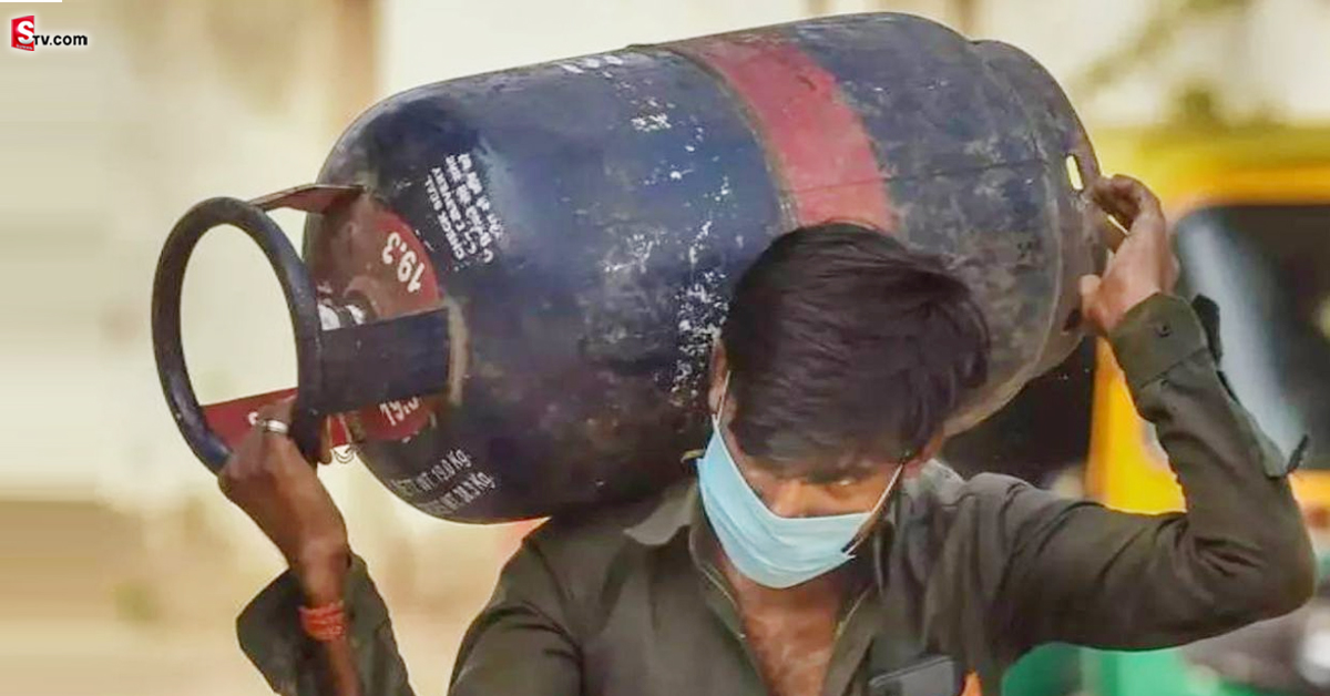 Gas Cylinder: సామాన్యులకు ఊరట.. భారీగా తగ్గిన సిలిండర్‌ ధర!