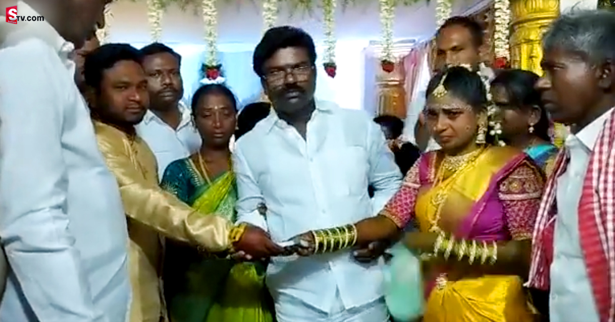 బైక్‌ కొనిస్తేనే తాళి కడుతా అన్న పెళ్లికొడుకు.. MLA రసమయి ఏం చేశారో చూడండి!