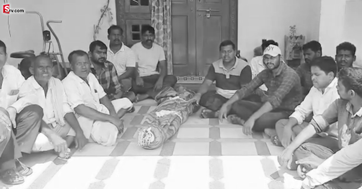 8 లక్షల అప్పు తిరిగివ్వలేదని.. ఇంటి ముందు మృతదేహంతో నిరసన