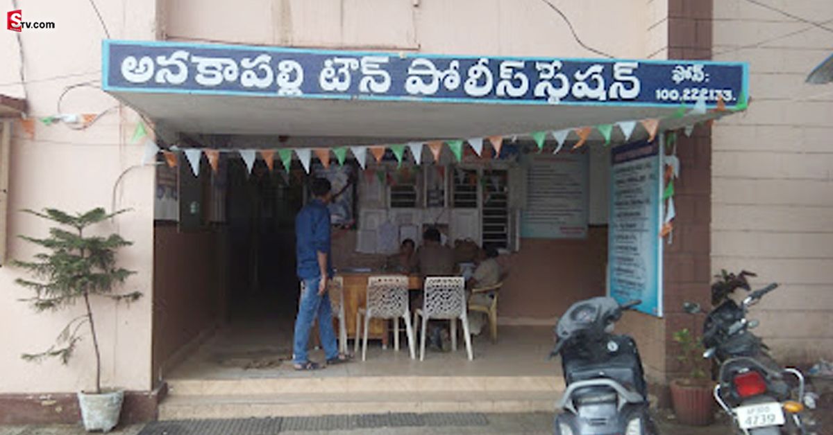 పెళ్లి చేసుకుంటానని నమ్మించి రూ.10 లక్షలు కొట్టేసిన  కి‘లేడి’..