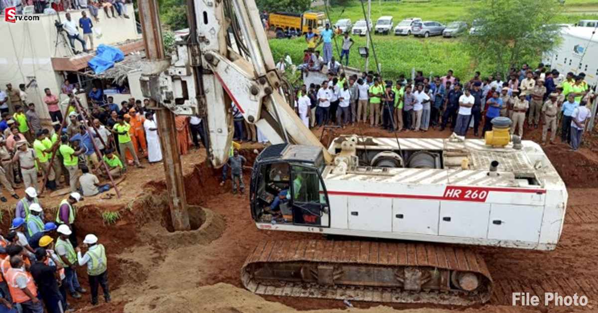 బోరు బావిలో పడిన రెండేళ్ల చిన్నారి.. రంగంలోకి రెస్క్యూటీమ్!