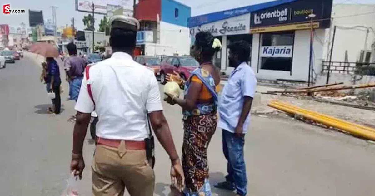 రోడ్డు పై హిజ్రాతో పూజలు చేయించిన  ట్రాఫిక్‌ పోలీస్‌ అధికారి.. ఎందుకంటే!