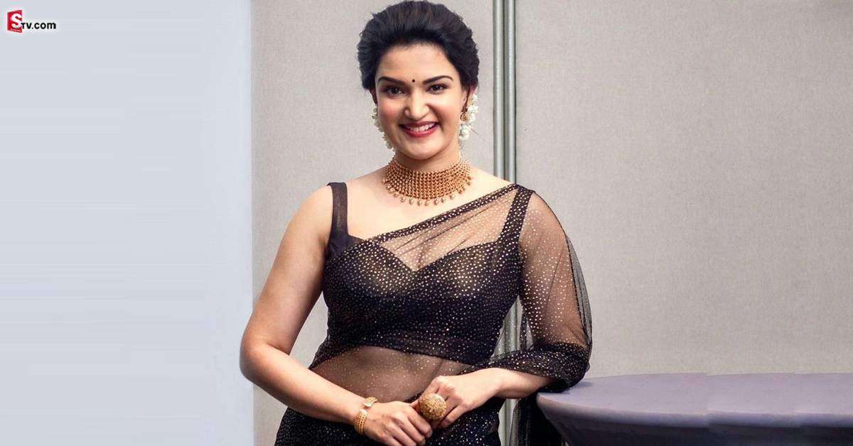 Honey Rose: ముద్దు కోసం పెద్ద రిస్క్ చేసిన హనీరోజ్.. ఆ అనుభవాన్ని మర్చిపోలేనంటూ..!