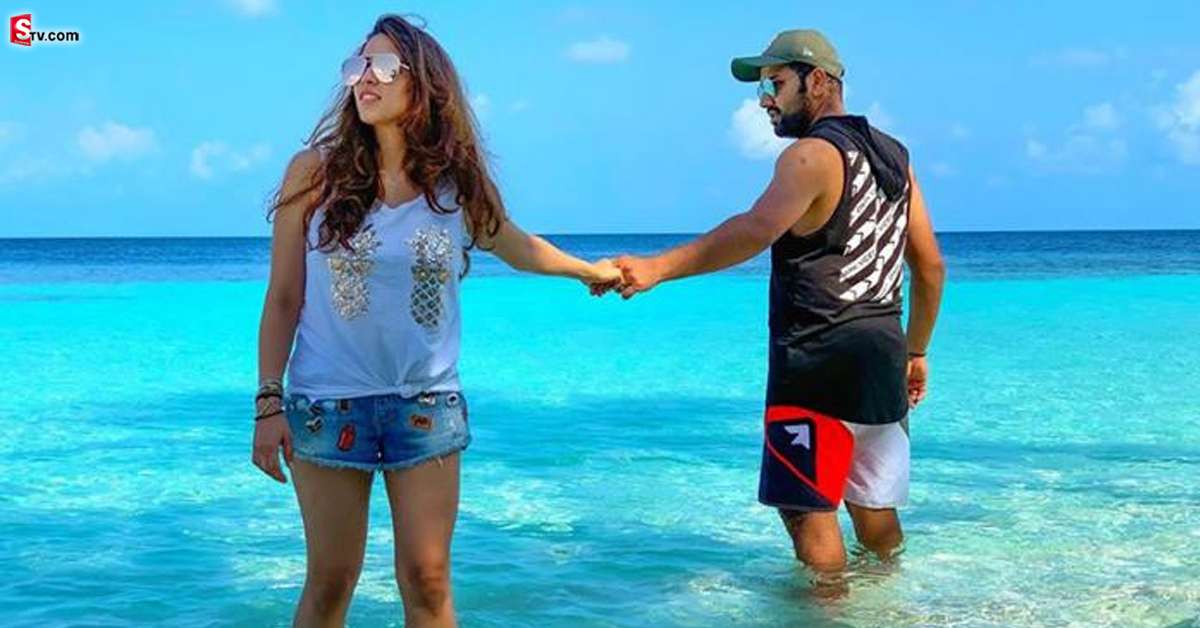 Rohit Sharma: భార్య కోసం ఏకంగా సముద్రంలోకి దూకిన రోహిత్.. ఆ తర్వాత ఏమైందంటే..!