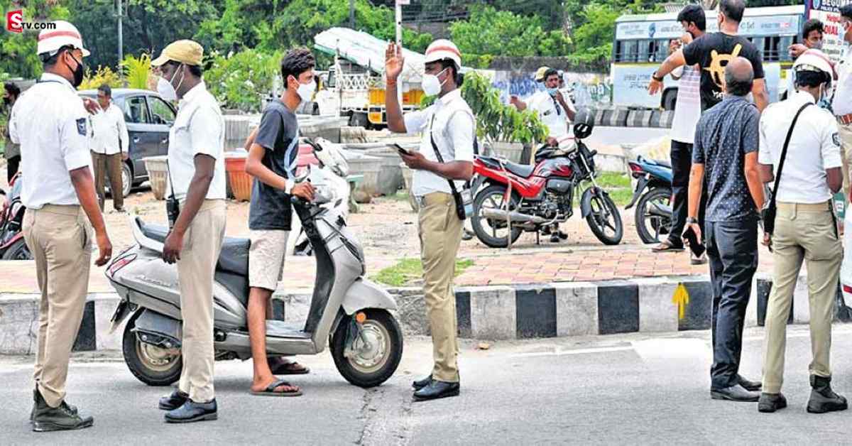 Vehicle Insurance: వెహికల్ ఇన్సూరెన్స్ లేకపోతే పోలీసులు ఎందుకు ఆపుతారు? అసలు కారణం ఏంటంటే?