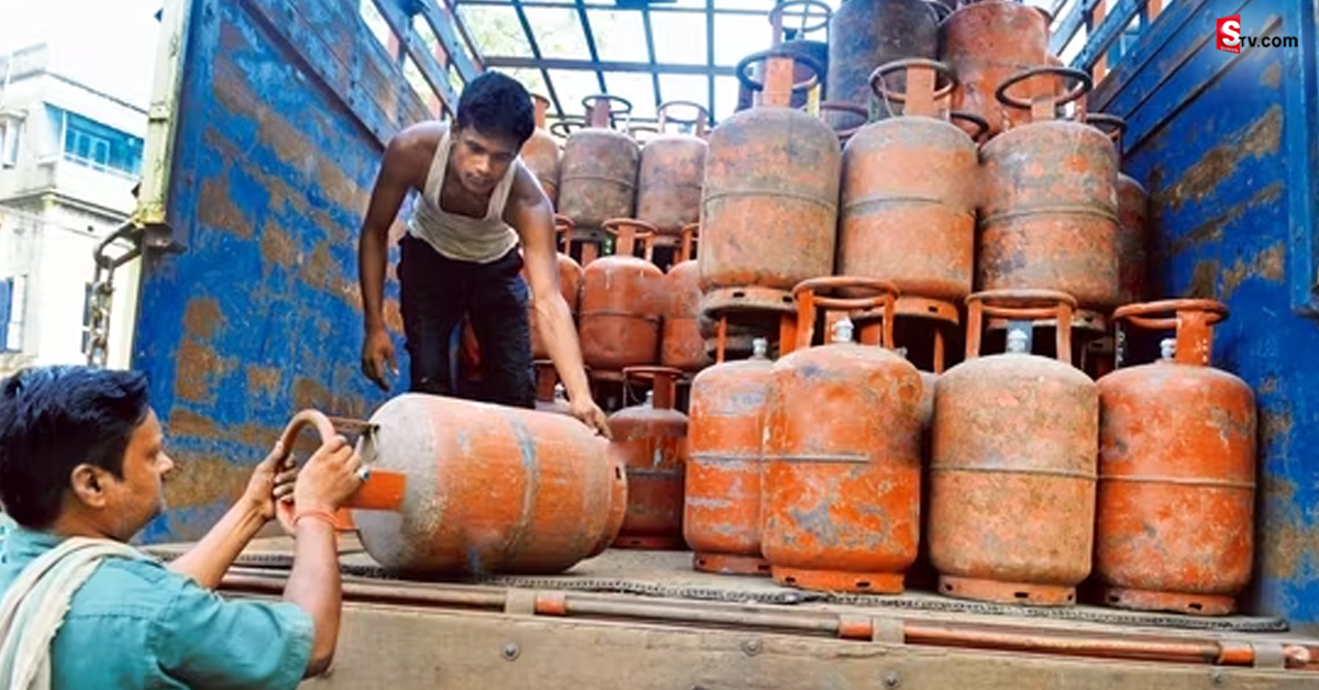 LPG Cylinder Price: గ్యాస్ వినియోగదారులకు ఊరట.. భారీగా తగ్గిన సిలిండర్ ధరలు!