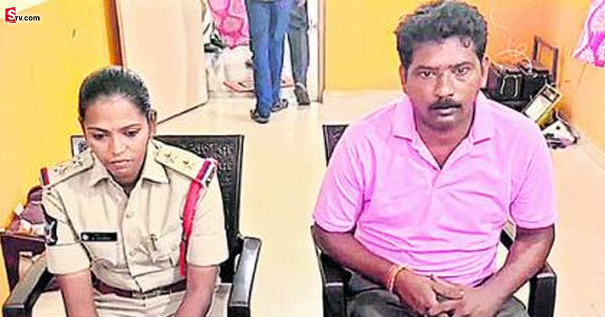 ఏసీబీకి పట్టుబడిన మహిళా ఎస్సై, కానిస్టేబుల్