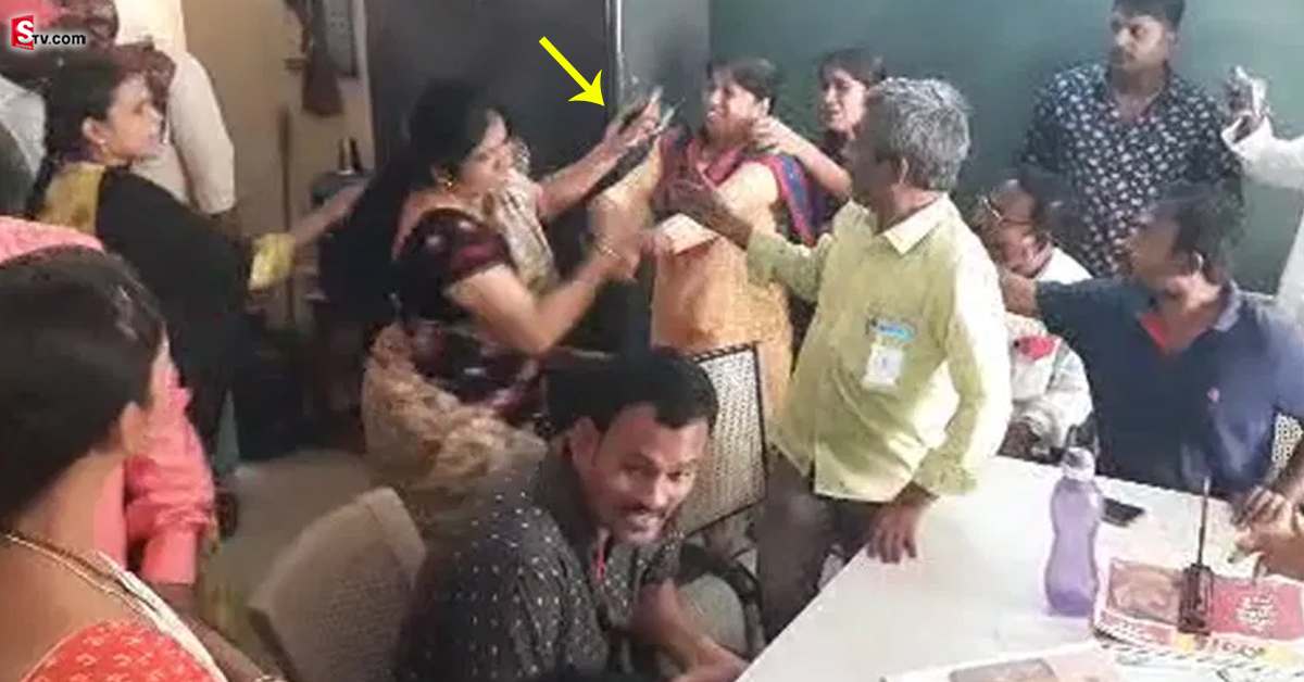 వీడియో: విద్యార్థిని తల్లిపై టీచరమ్మ దాడి.. ఆగ్రహంతో ఊగిపోతూ..