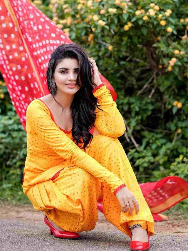 ఇది ‘వర్ష’కాలం.. అందుకే అందాల వర్షంలో తడిపి ముద్ద చేస్తుంది..
