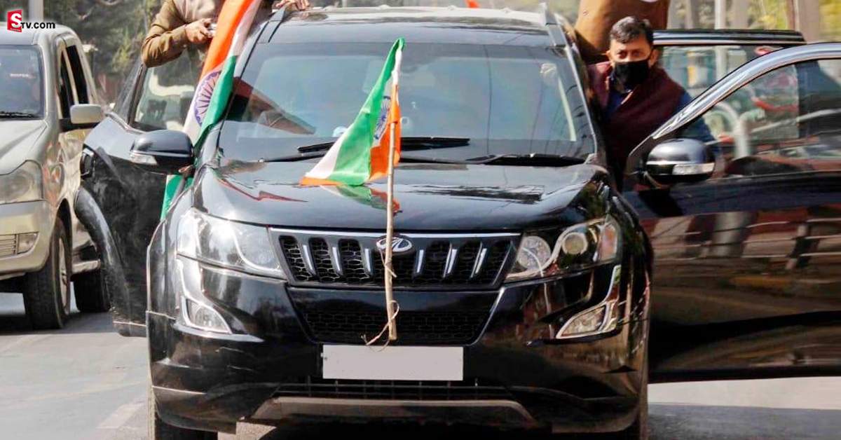 పోలీసుల హెచ్చరిక!.. కారుపై త్రివర్ణ పతాకం ఏర్పాటు చేసుకున్నారా? జైలుపాలవుతారు?