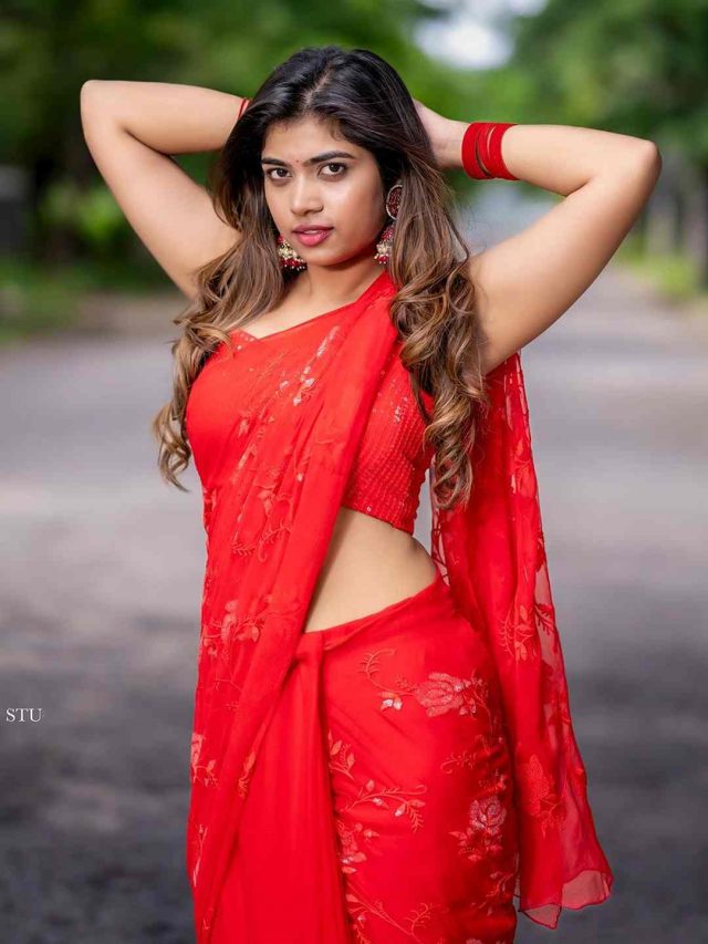ఎర్ర చీరలో ఎర్రెక్కిస్తున్న రీతూ చౌదరి