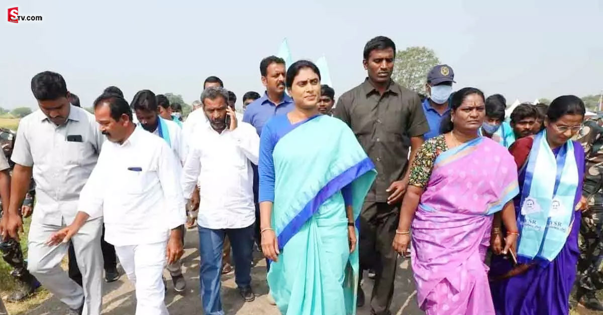 ఇండియన్ బుక్ ఆఫ్ రికార్డ్స్‌లో  Y.S.షర్మిల.. అధిక దూరం పాదయాత్ర చేసిన మొదటి మహిళగా..